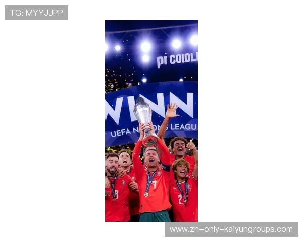 C罗退役倒计时！球迷泪送GOAT最后旅程